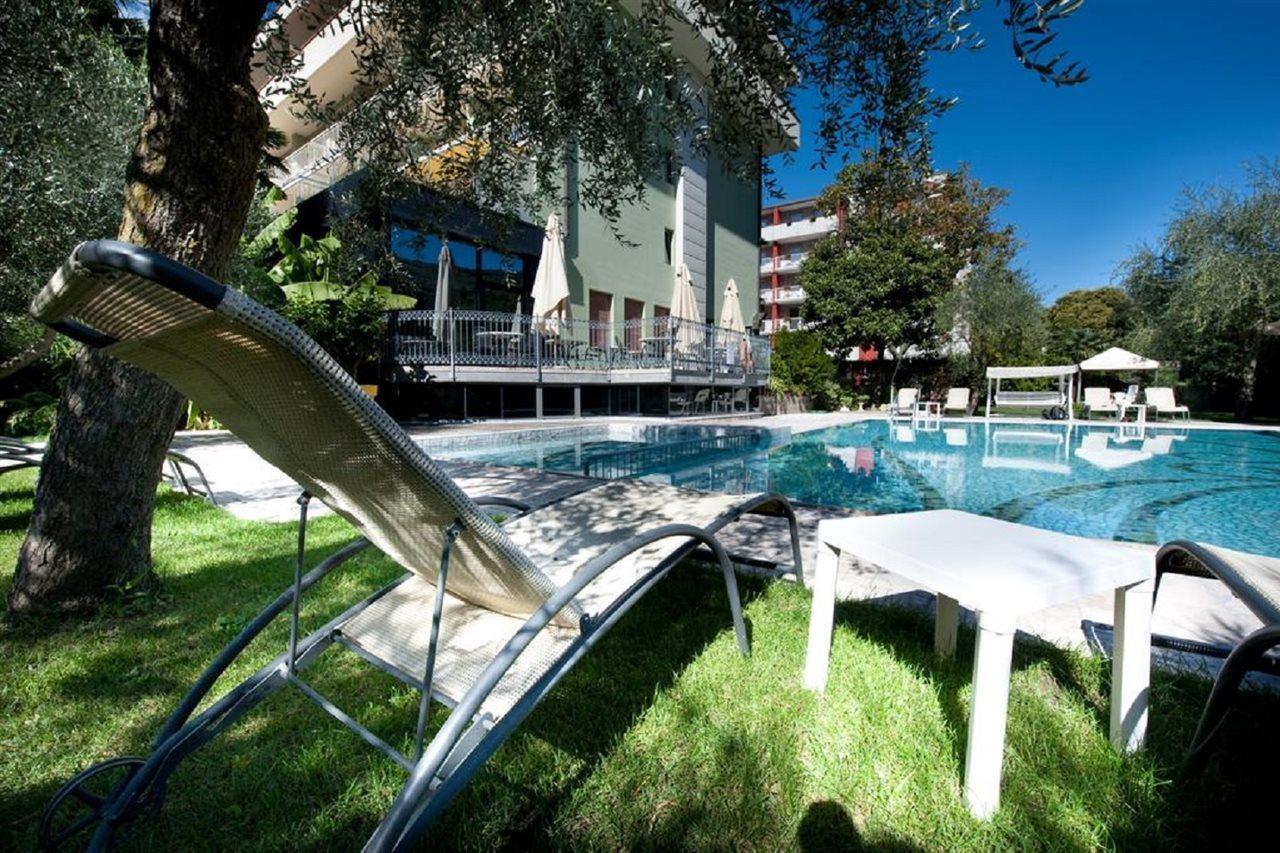 Hotel Gabry Riva del Garda Extérieur photo