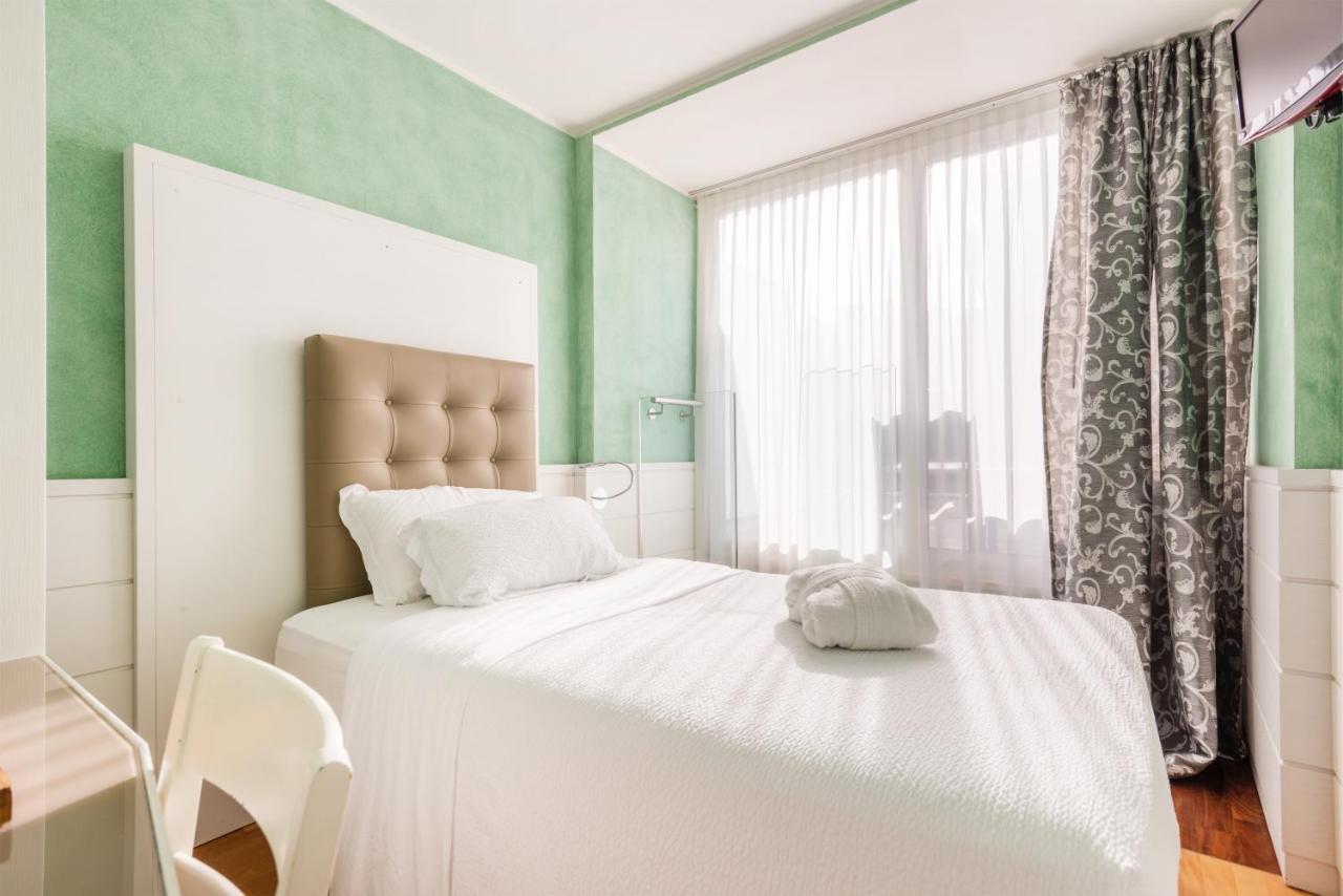 Hotel Gabry Riva del Garda Extérieur photo