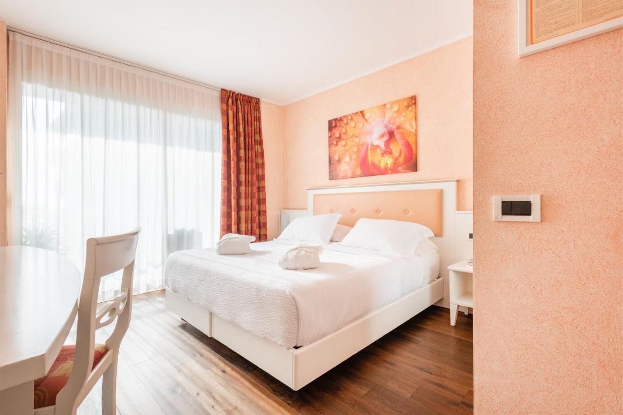 Hotel Gabry Riva del Garda Extérieur photo