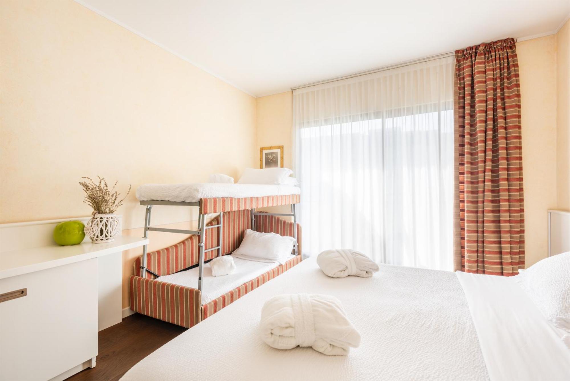 Hotel Gabry Riva del Garda Extérieur photo
